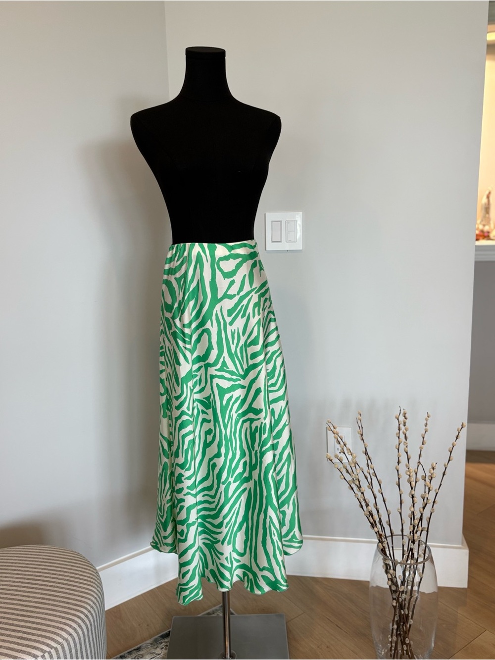 Lea J Paris Green & White Zebra Print Satin Midi Skirt Size S